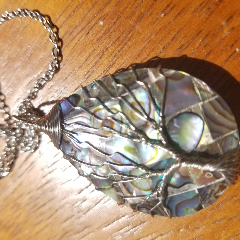 Mother of pearl tree of life necklace - Picture 6 of 8